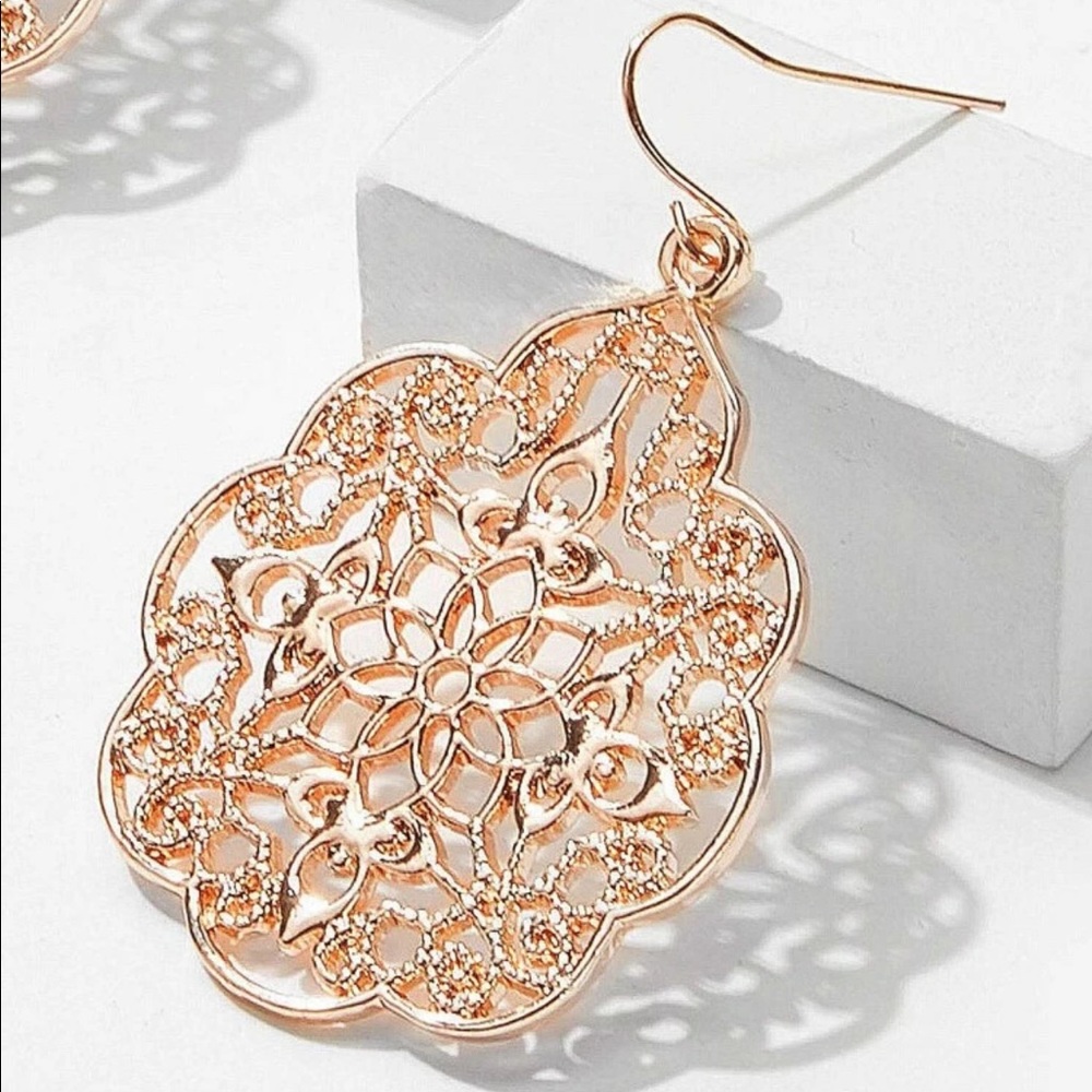 New hollow flower design drop earrings - Picture 2 of 4